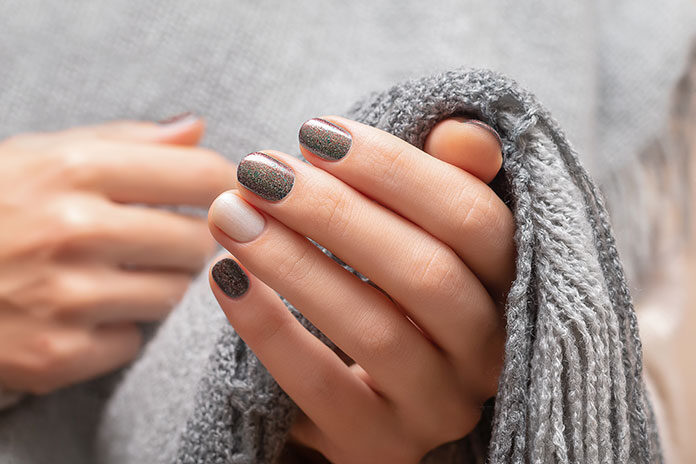 Lakiery hybrydowe w zestawach - dlaczego warto je kupić