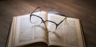 W jaki sposób ilość posiadanych informacji wpływa na podejmowanie decyzji?