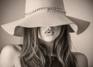 Jaki kolor sukienki jest modny 2023?