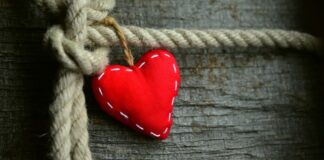 Czy związane włosy się niszczą?