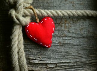 Czy związane włosy się niszczą?