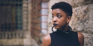 Po jakim czasie można wymienić kolczyk w uchu?