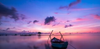 Jaki kolor szpilek do białej sukienki?