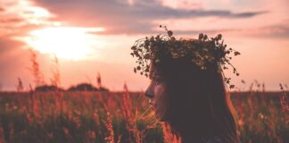 Jak się nazywa stroik na głowę?